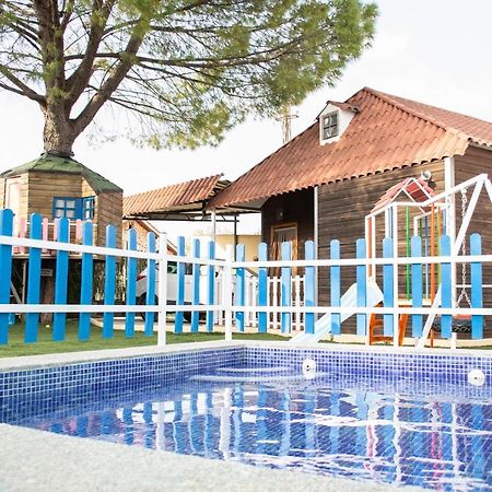 Bungalow Perotonar Ideal Para Familia Con Ninos La Puebla de Cazalla Εξωτερικό φωτογραφία